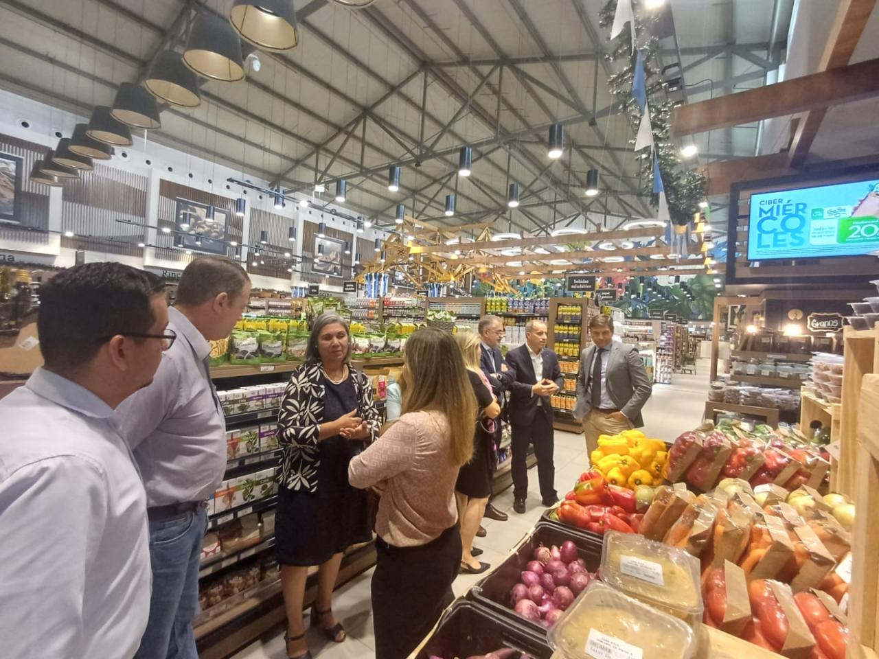 AFD visita supermercado ejemplo de...